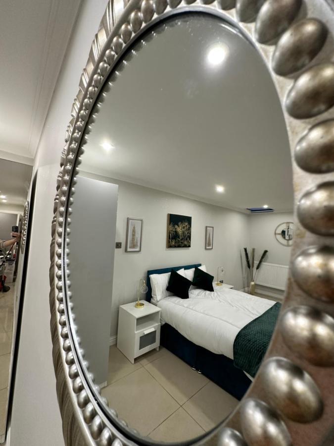 Luxury Studio Apartment Harrow on the Hill ภายนอก รูปภาพ