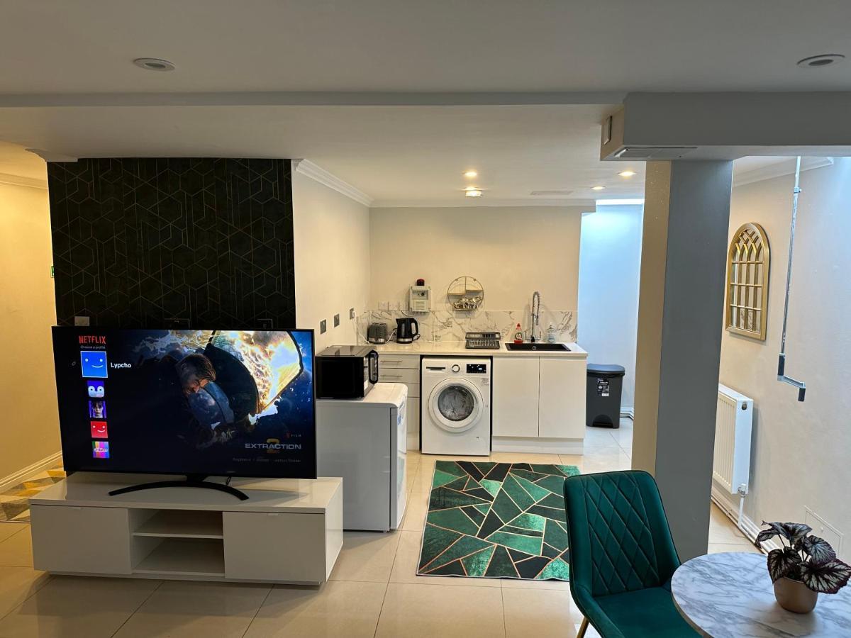 Luxury Studio Apartment Harrow on the Hill ภายนอก รูปภาพ