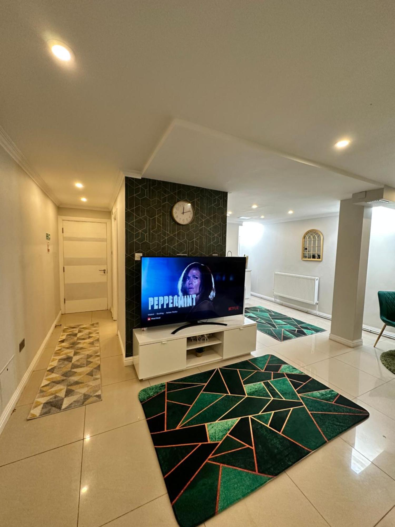 Luxury Studio Apartment Harrow on the Hill ภายนอก รูปภาพ