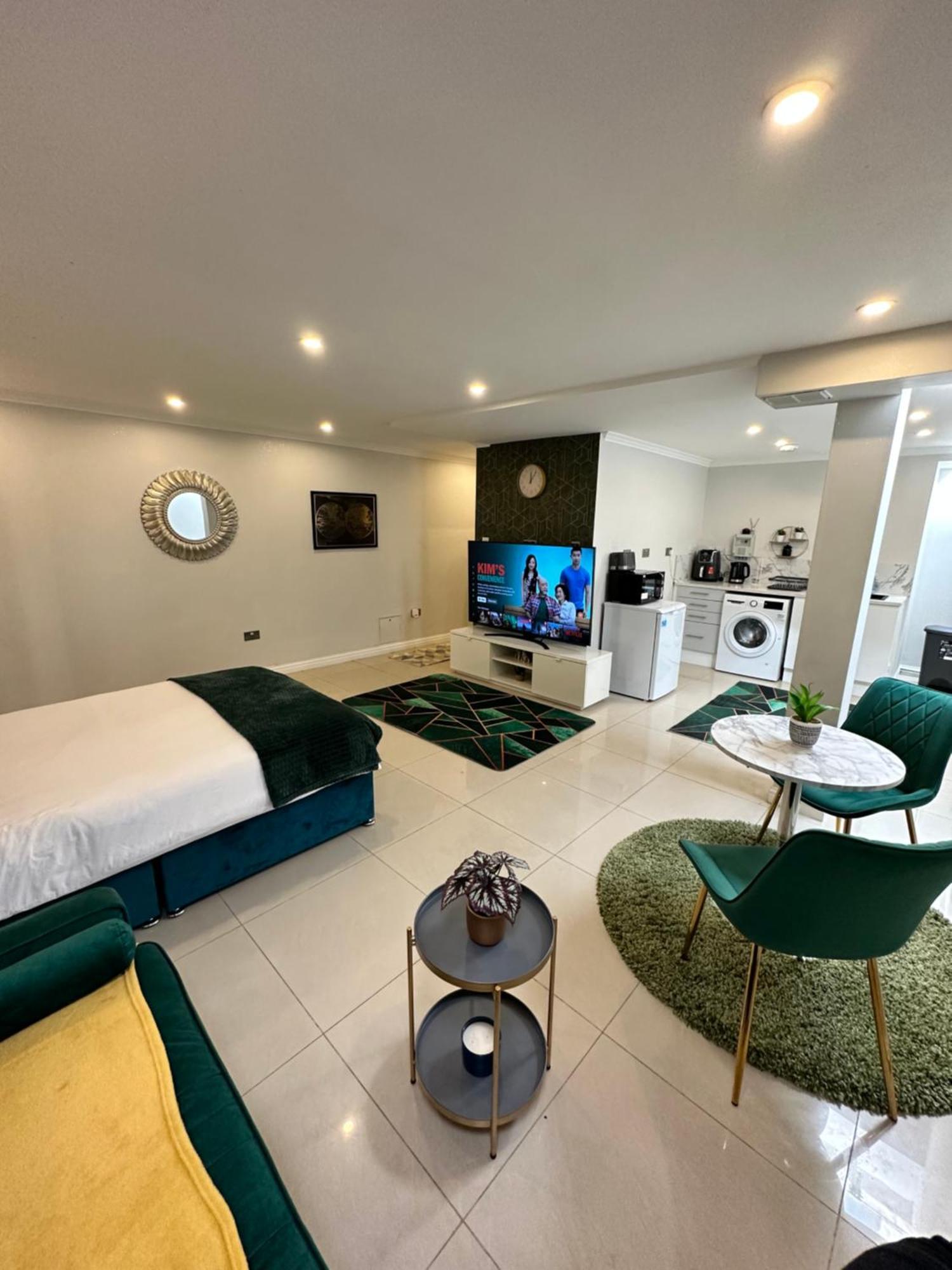 Luxury Studio Apartment Harrow on the Hill ภายนอก รูปภาพ