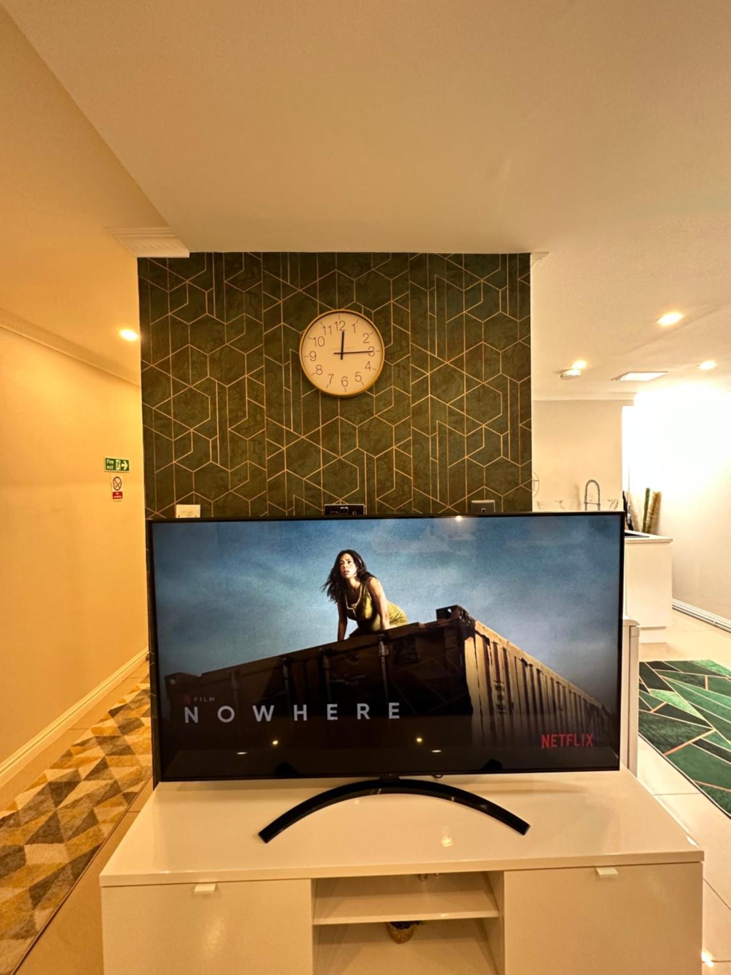 Luxury Studio Apartment Harrow on the Hill ภายนอก รูปภาพ