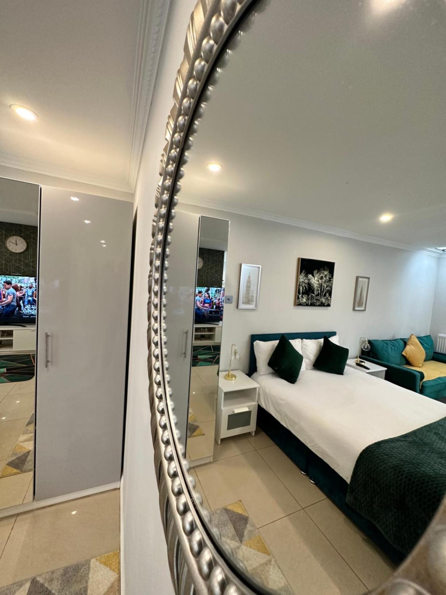 Luxury Studio Apartment Harrow on the Hill ภายนอก รูปภาพ
