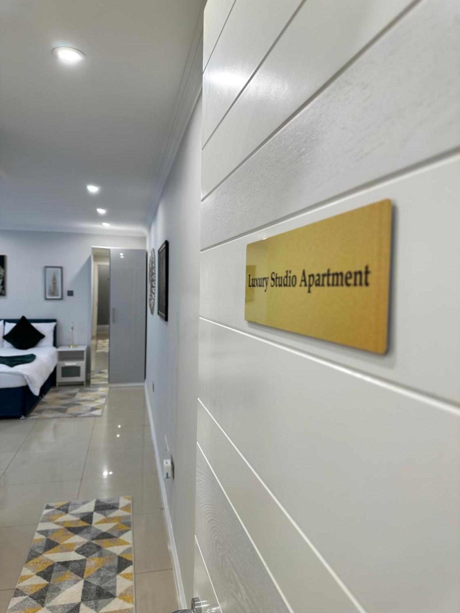 Luxury Studio Apartment Harrow on the Hill ภายนอก รูปภาพ