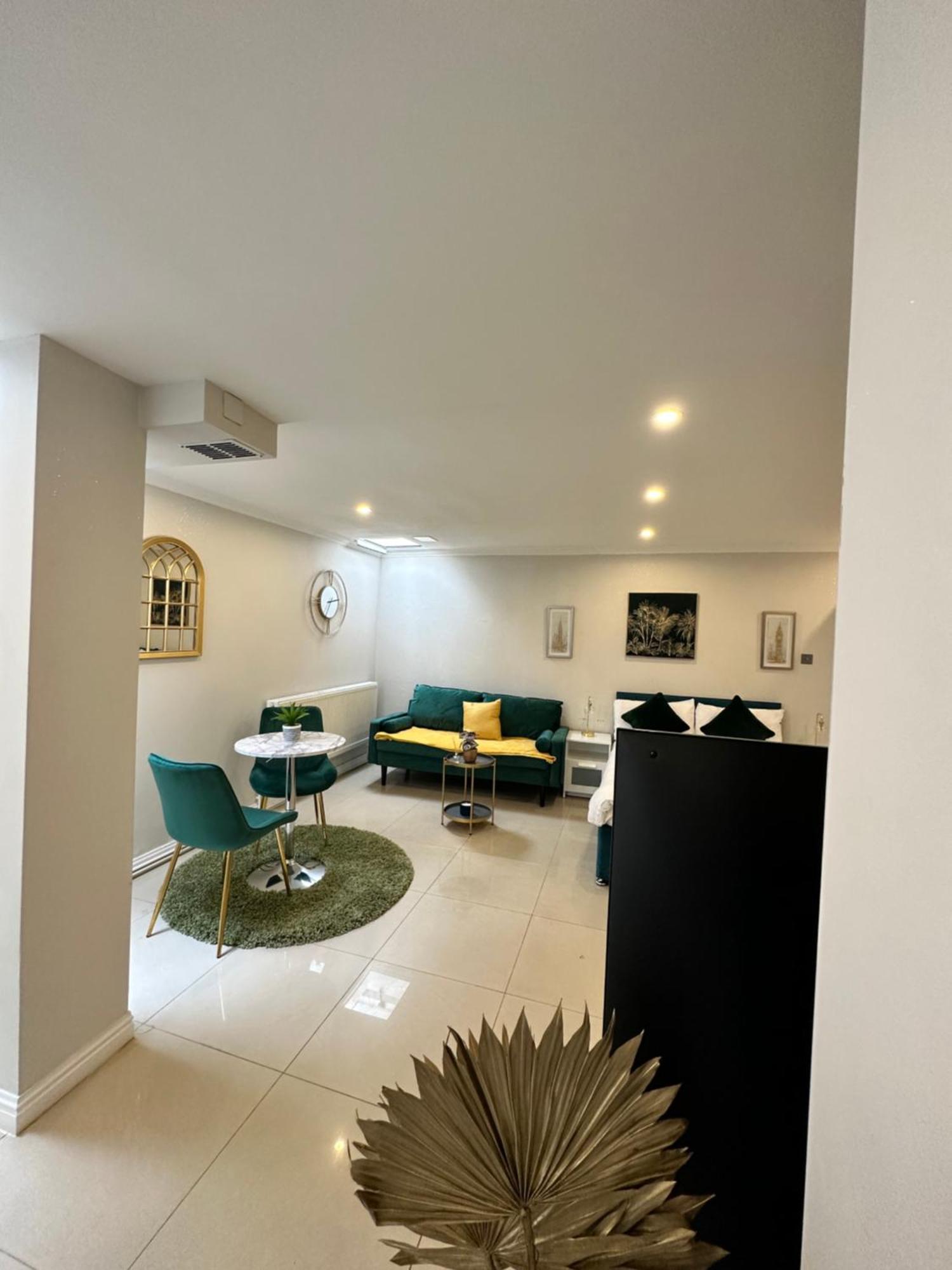 Luxury Studio Apartment Harrow on the Hill ภายนอก รูปภาพ