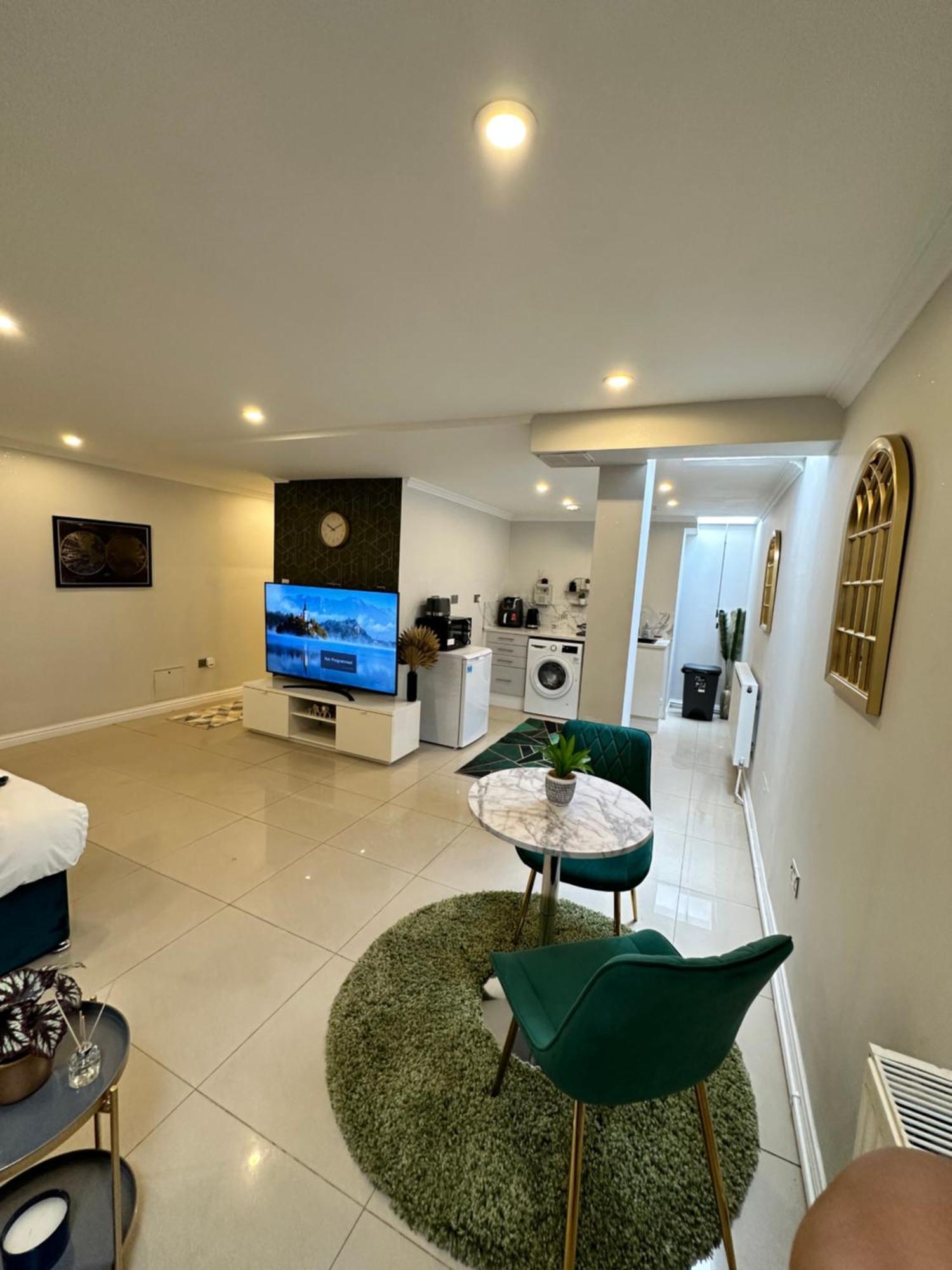Luxury Studio Apartment Harrow on the Hill ภายนอก รูปภาพ