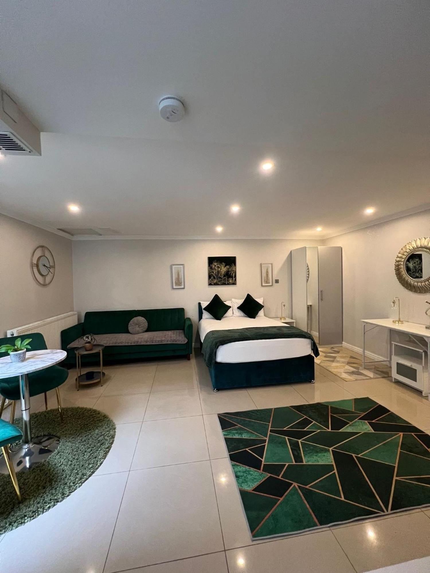Luxury Studio Apartment Harrow on the Hill ภายนอก รูปภาพ