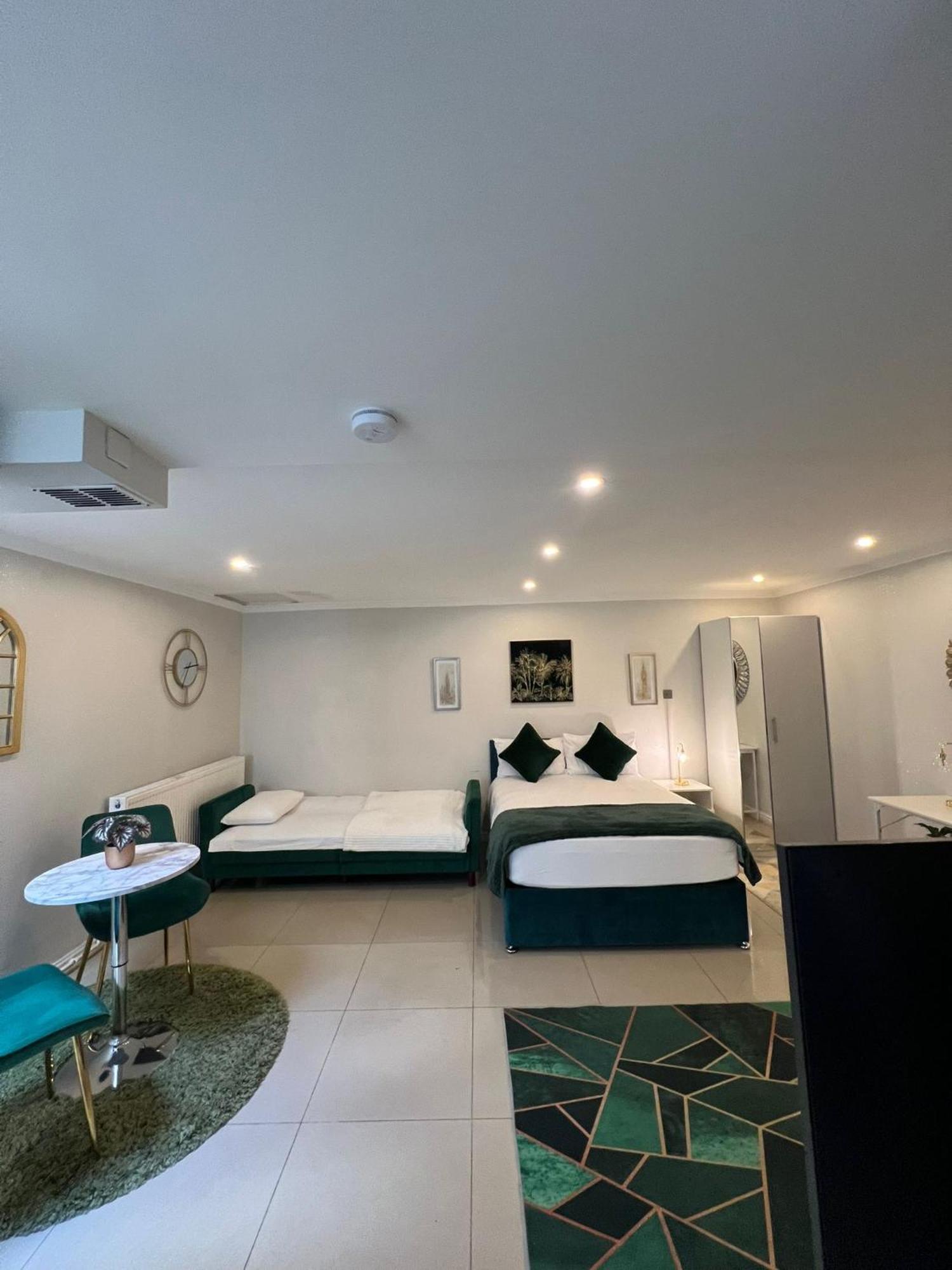 Luxury Studio Apartment Harrow on the Hill ภายนอก รูปภาพ